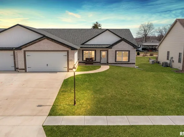 215 Cypress Point, Washington, IL 61571