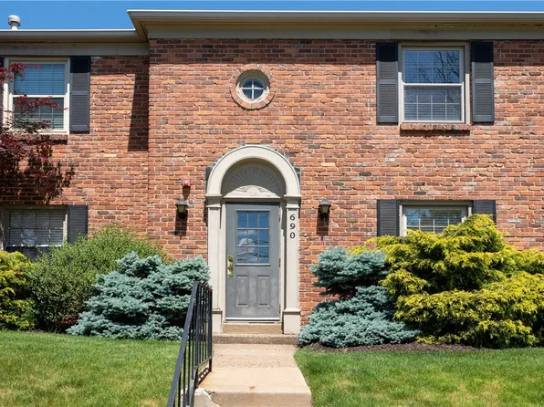 690 Robinwood Dr APT B, Pittsburgh, PA 15216