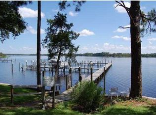 7256 Grimms Lndg, Navarre, FL 32566
