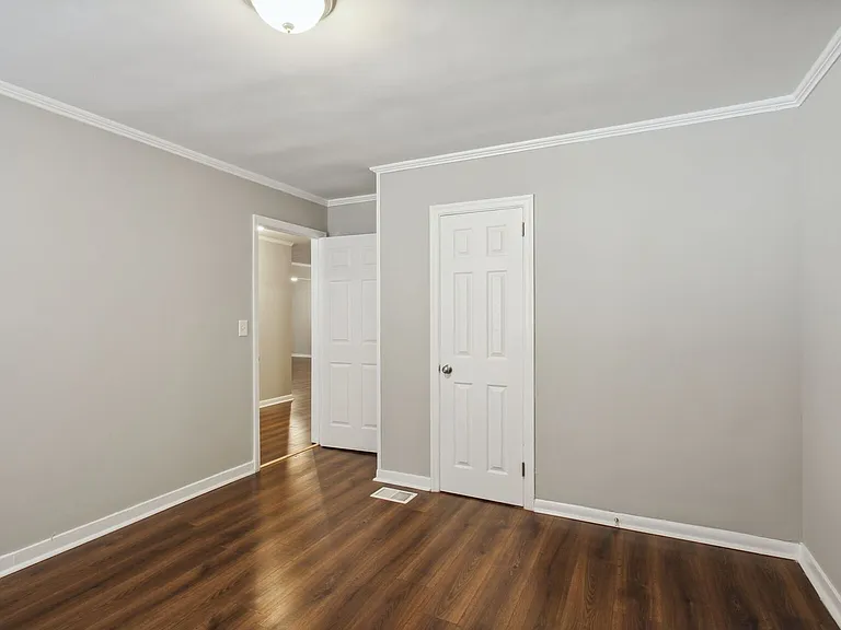 1932 Beech Street — Photo 15