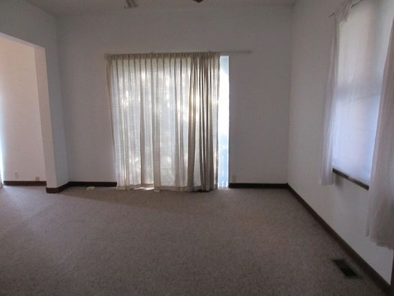 4th image of 426 E Walnut St