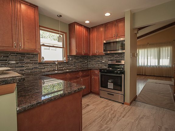 4th image of 5913 W 99th St
