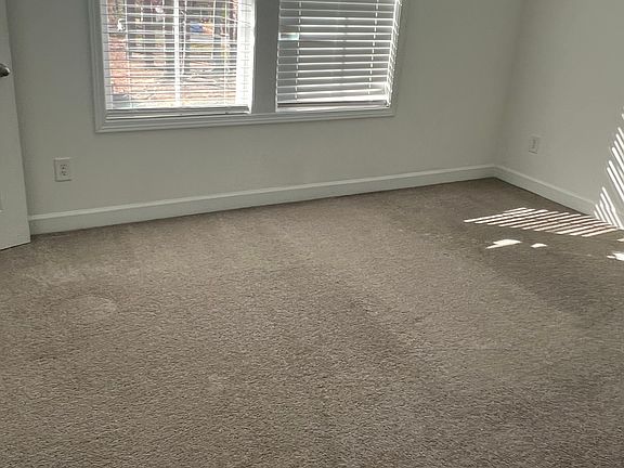 4th image of 520 Rogers Lake Rd E