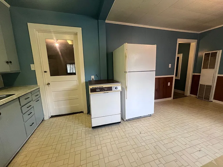 1305 W Vine Ave — Photo 18