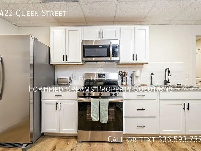 2422 Queen St — Photo 11