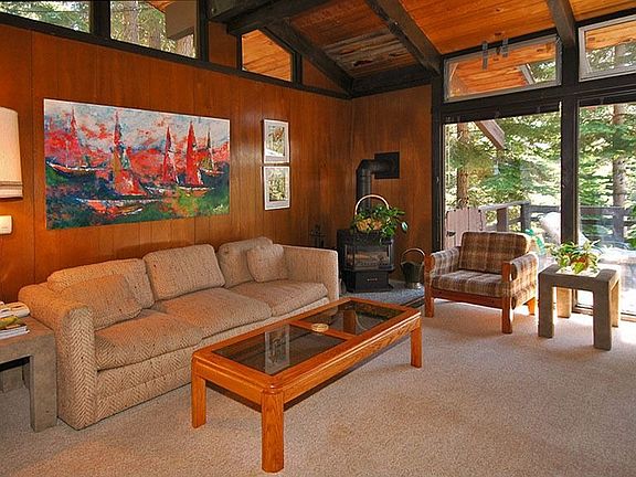 Vulted Ceilings and Lot so Windoss