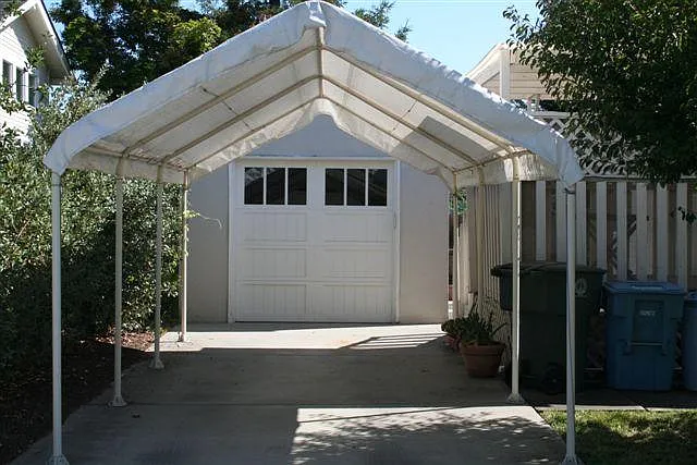 884 College Ave — Photo 6