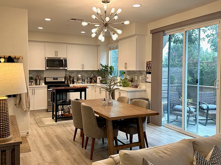 Dining room/kitchen