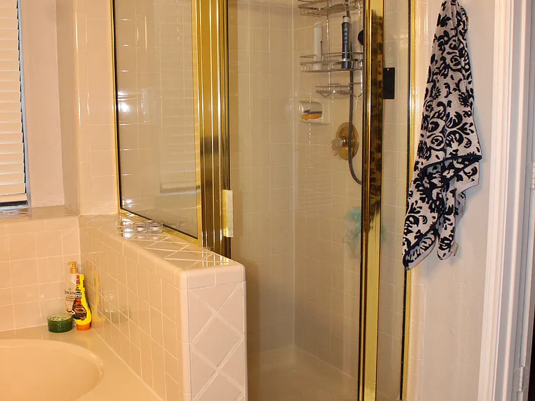 808 Bridgewater Ln — Photo 14