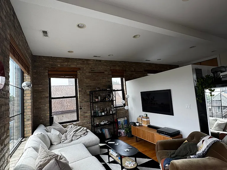 1351 N Greenview Ave #3R — Photo 5