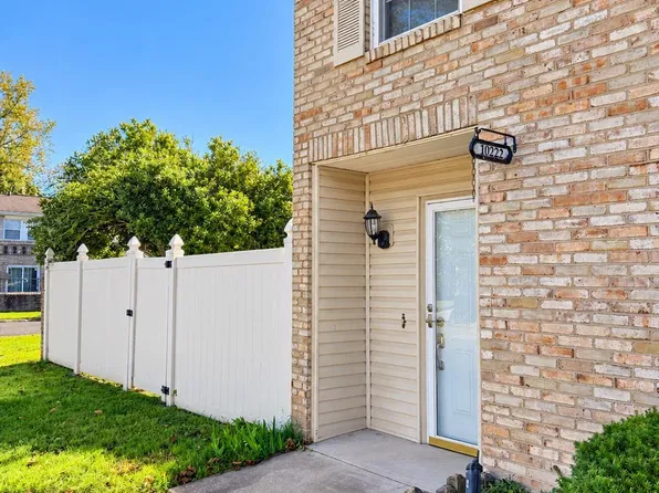 10222 Bourbon St, Newburgh, IN 47630