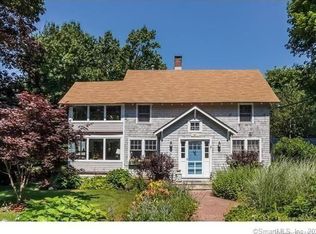 25 Dorr St, Branford, CT 06405