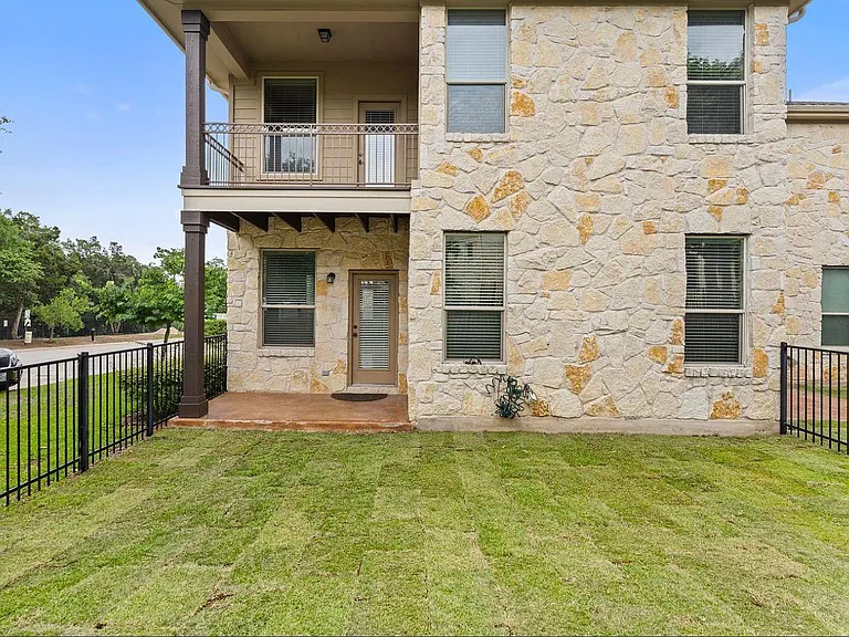 7324 Bandera Ranch Trl #B — Photo 33