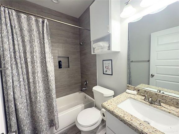 5th image of 1303 W Heritage Dr