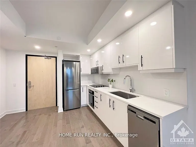 340 Queen St #1710 — Photo 5