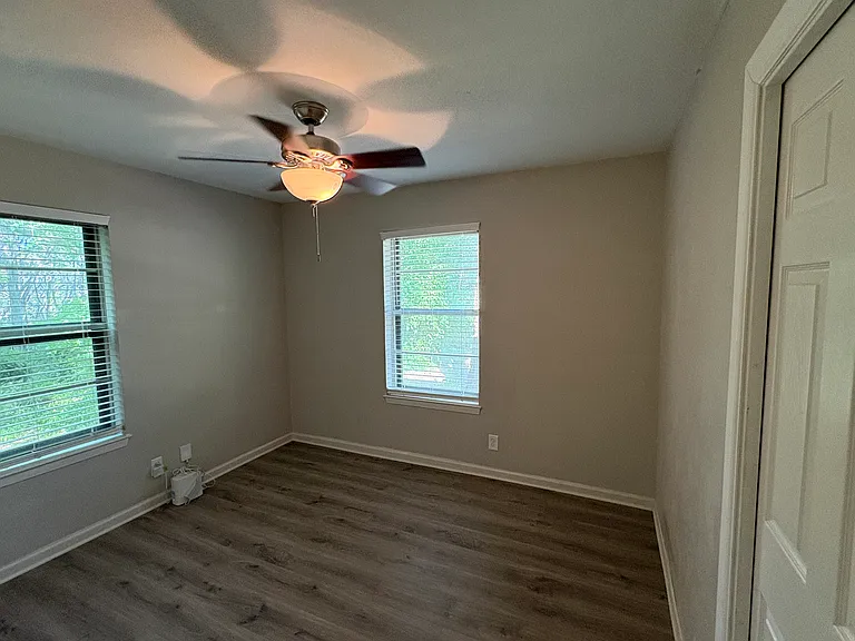 520 Crestwood Dr — Photo 10