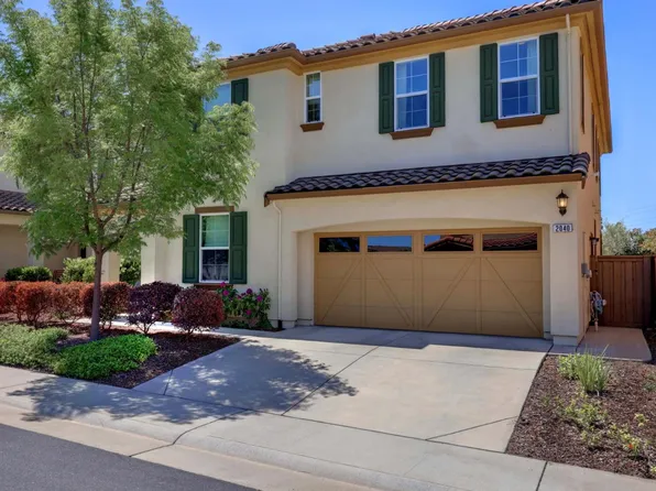 2040 Capri Dr, Roseville, CA 95661
