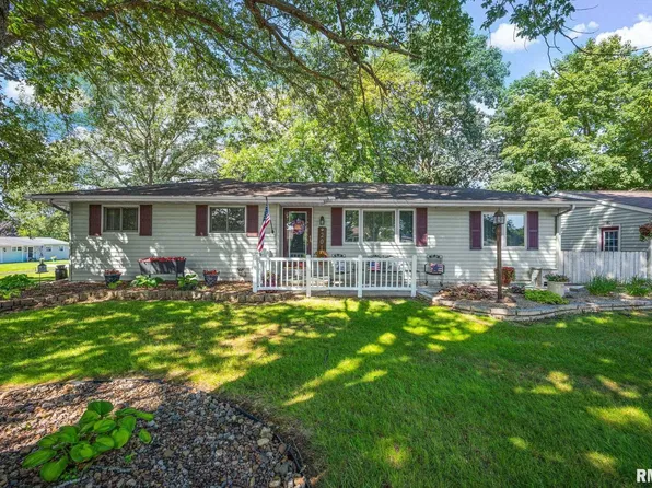 201 Daniel Pkwy, Washington, IL 61571