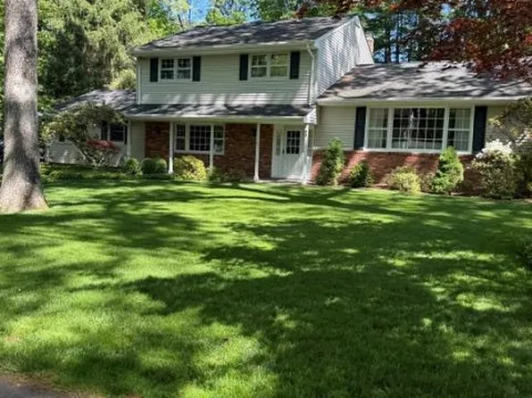 65 Barrett Ln, Wyckoff, NJ 07481