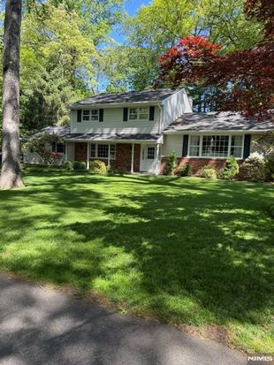 65 Barrett Ln, Wyckoff, NJ 07481