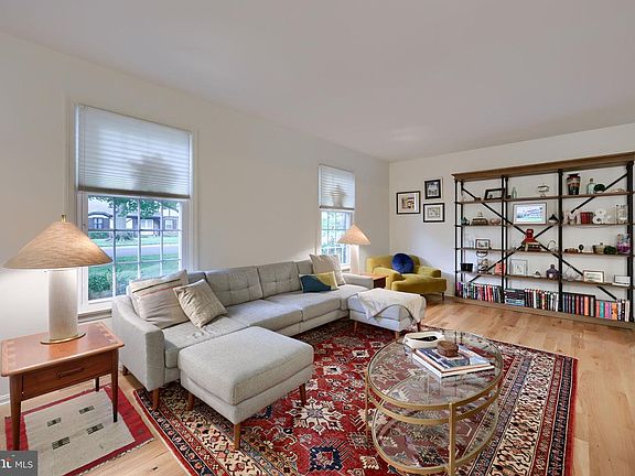 5th image of 1856 Beverly Dr