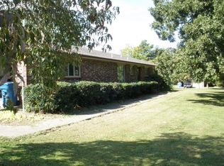 960 E 13th St, Cassville, MO 65625