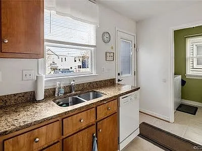1720 W Leigh St — Photo 8