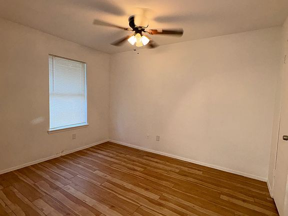 2nd image of 112 N Forest Dr