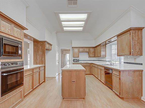5th image of 2422 Morning Park Dr