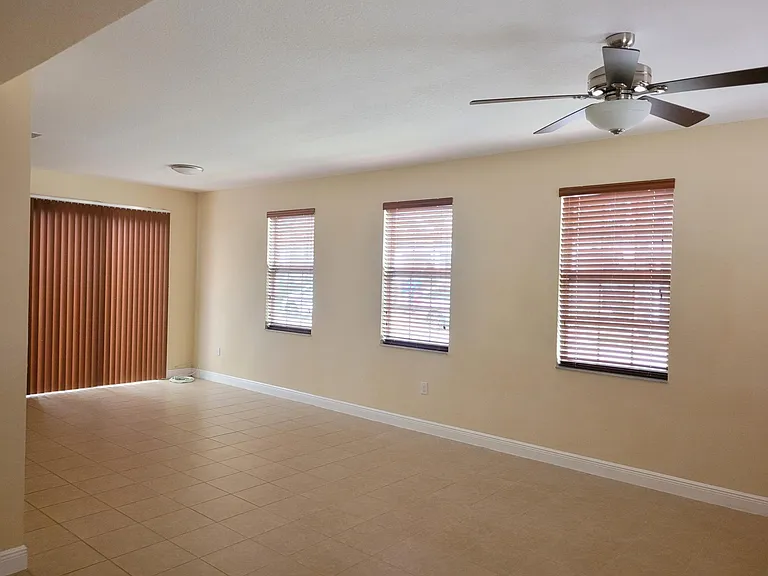 1145 SW 147th Ter — Photo 4