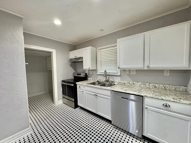 6005 NW 32nd St — Photo 27