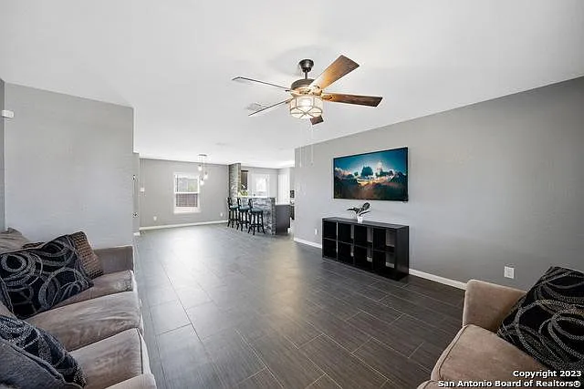 3 bed, 2.5 bath, 1381 sqft, $1,725 — Photo 4