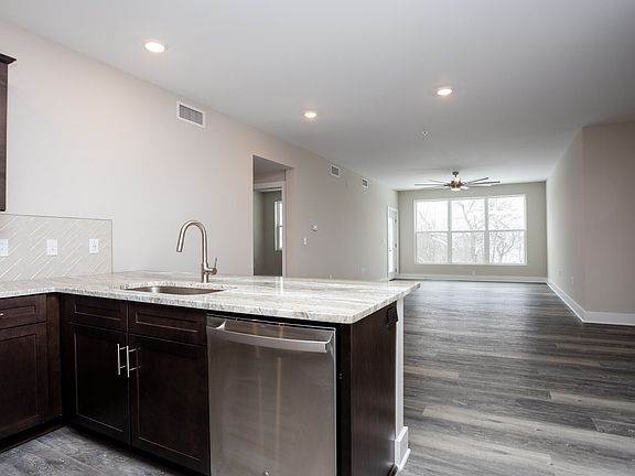 4th image of 4805 W Genesee St