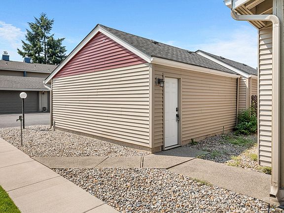 4th image of 23009 E Colt Ln