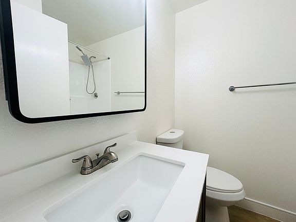 5th image of 926 S Gramercy Dr #104