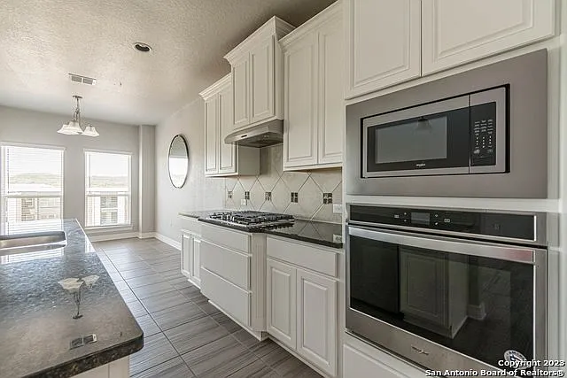 7523 Hays Hl — Photo 25