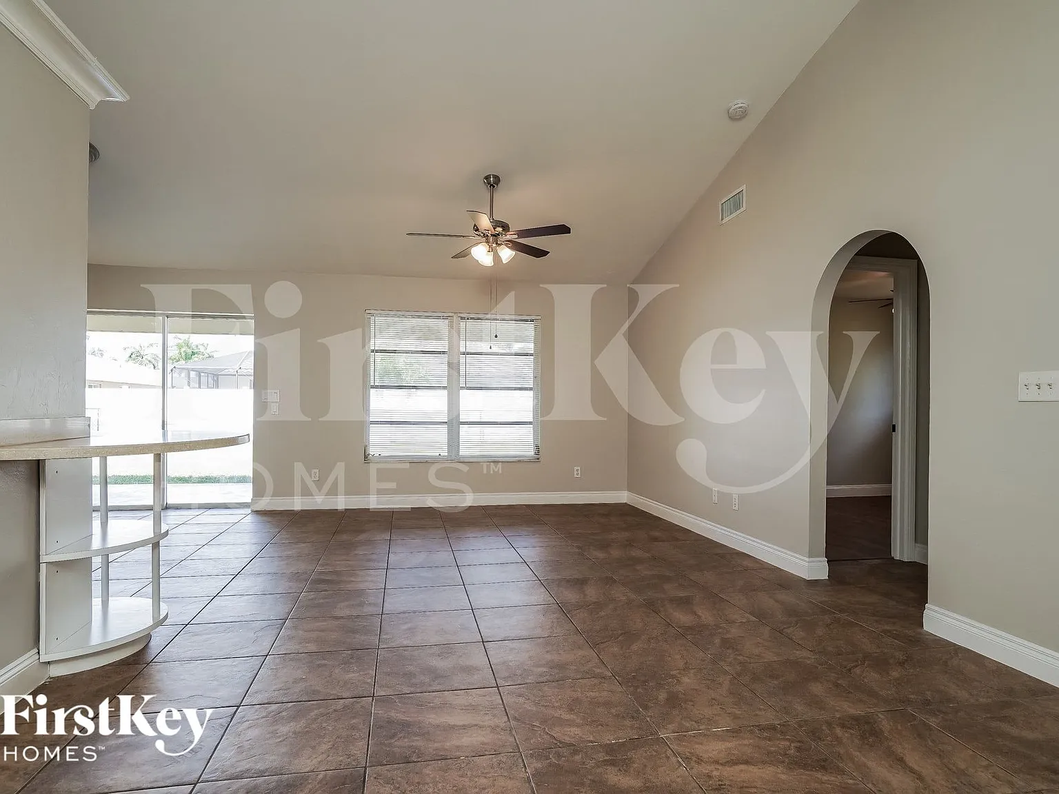 3 bed, 2.0 bath, 1129 sqft, $1,550 — Photo 2