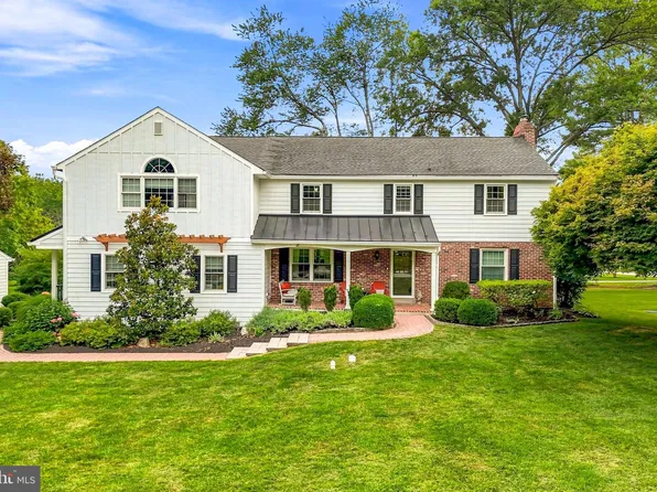 716 Clovelly Ln, Devon, PA 19333