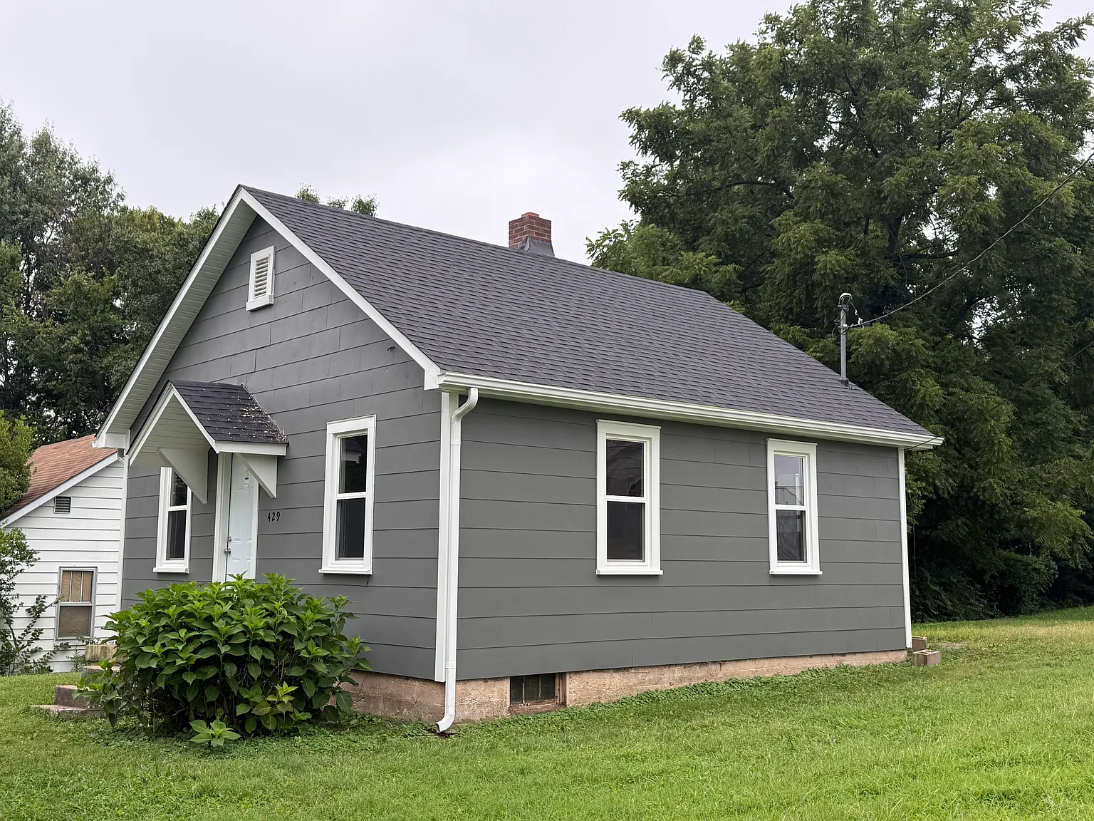2 bed, 700 sqft, $1,300 — Photo 1