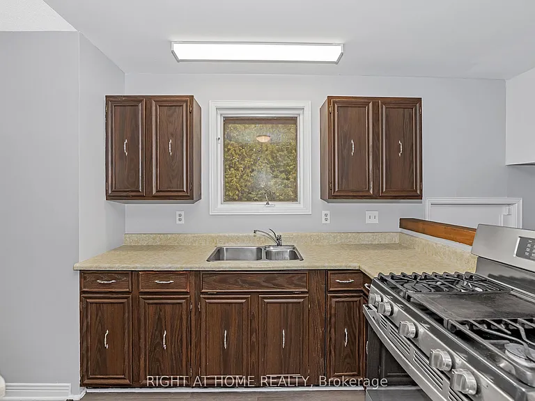 1864 Manotick Station Rd — Photo 12