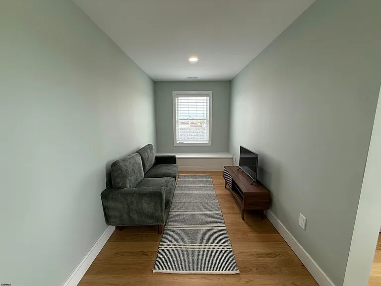 7607 Burk Ave — Photo 41