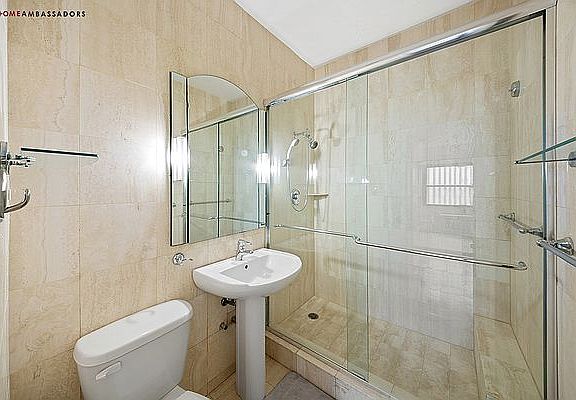 4th image of 58 W 58th St APT 25F