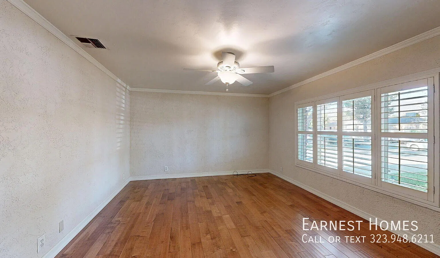 Charming 1939 Brick 3-Bedroom Home in Burbank with Gazebo, Landscaped Yard & Gated Driveway — Photo 2