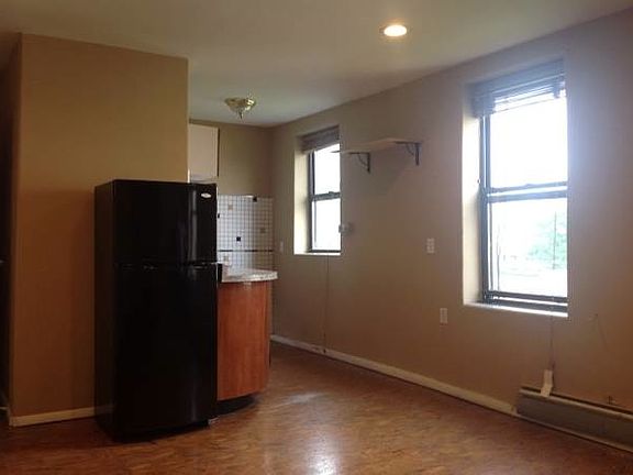 3rd image of 373 Columbia St #4