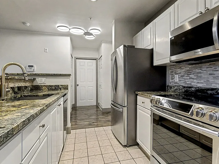 524 6th Ave W #106 — Photo 7