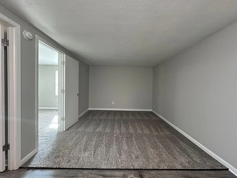204 Courtyard Cir — Photo 83