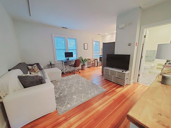4th image of 28 Hoyt St APT 4