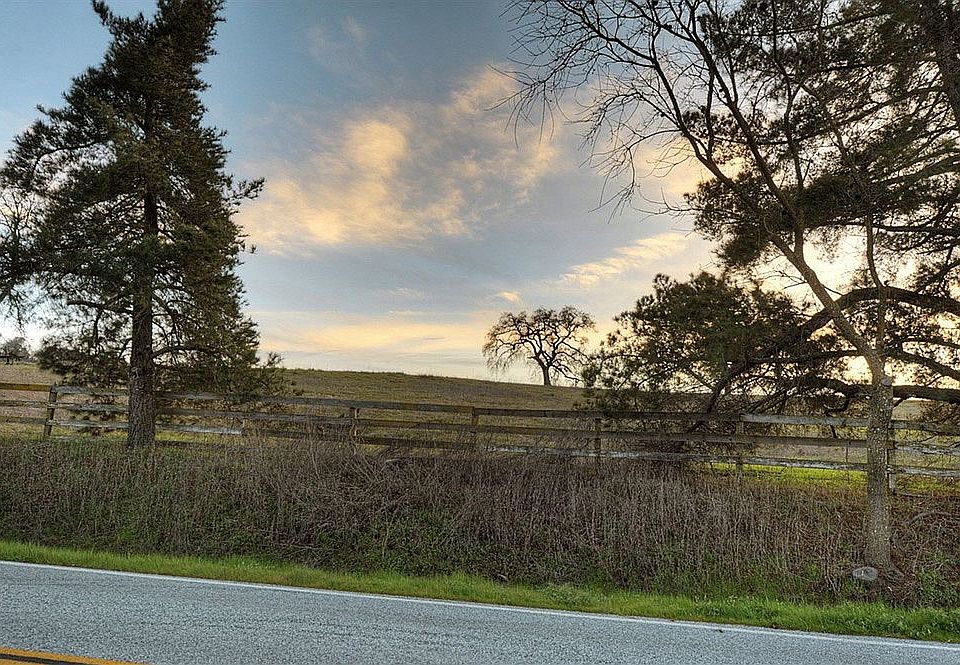 1st image of 17385 Uvas Rd