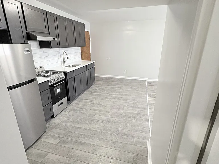 1886 Bond St #D — Photo 4
