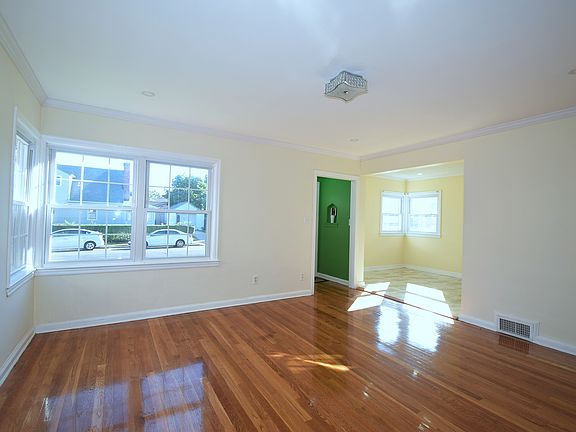 3rd image of 185 Celler Ave